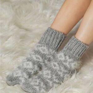 Stylish Gray Patterned Knit Socks